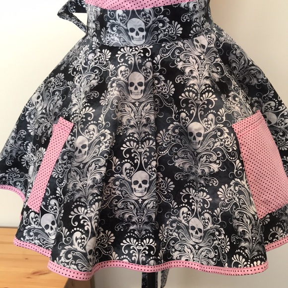 Pink and black skulls Apron. Rockabilly, Burlesque, 50s pin-up, goth - Picture 9 of 11
